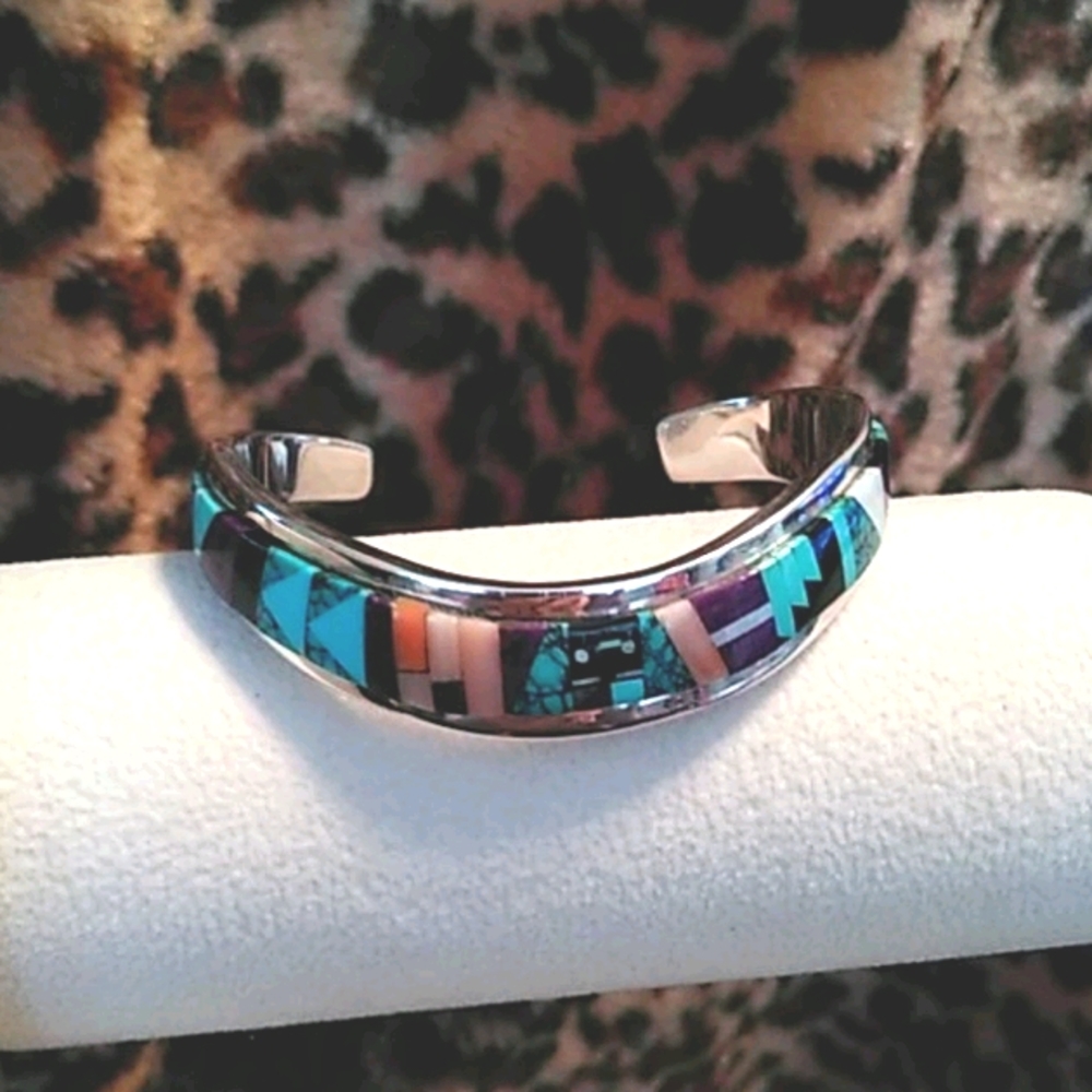 NATIVE AMERICAN WAVE INLAID CUFF BRACELET - Picture 3 of 16